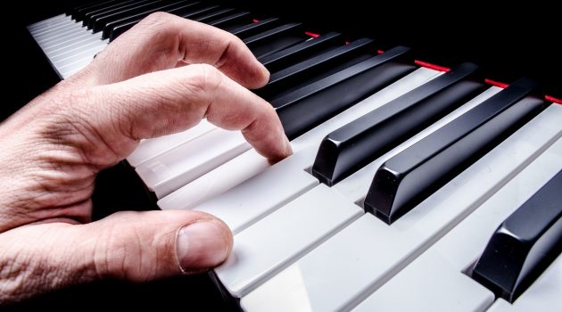 Μελέτη: Η ενασχόληση με τη μουσική είναι ευεργετική για την υγεία του εγκεφάλου