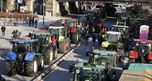 Γερμανία: Συγκέντρωση αγροτών με τρακτέρ στο Αμβούργο – Αποκλείστηκαν αιφνιδιαστικά…