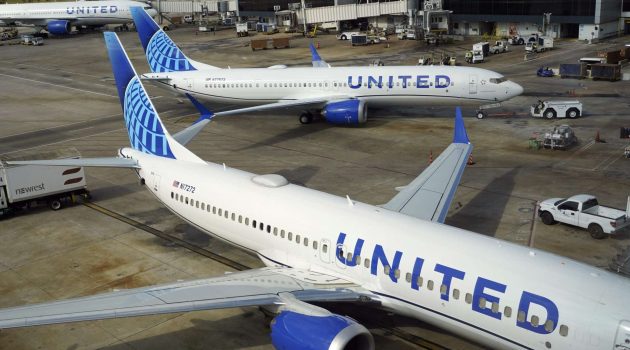 Πληθαίνουν τα προβλήματα για την Boeing – Μετά την πόρτα που αποκολλήθηκε εντοπίστηκαν χαλαρά μπουλόνια και σε αεροπλάνα της United