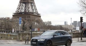 Παρίσι: Οι κάτοικοι ψήφισαν τον τριπλασιασμό των τελών στάθμευσης για…