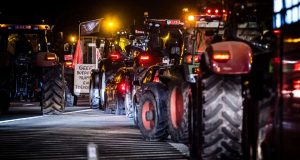 Ολλανδία: Εκατοντάδες αγρότες συμμετείχαν σε κινητοποιήσεις – Έκλεισαν δρόμους και…
