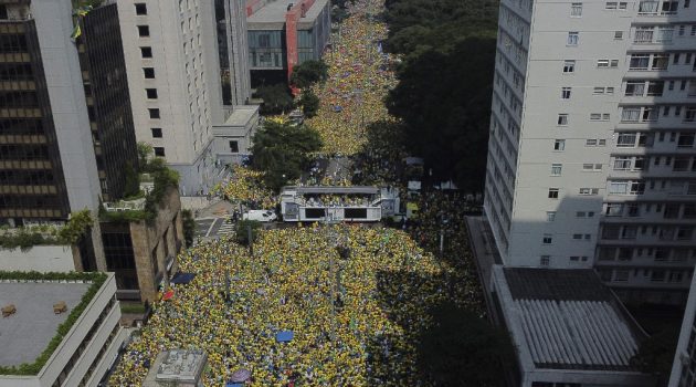Βραζιλία: Επίδειξη δύναμης από τον Μπολσονάρο – Απορρίπτει τις κατηγορίες για απόπειρα οργάνωσης πραξικοπήματος