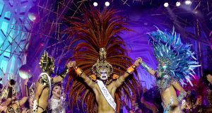 Βίντεο: Drag queens ακτινοβολούν σε διαγωνισμό καρναβαλιού στα Κανάρια Νησιά