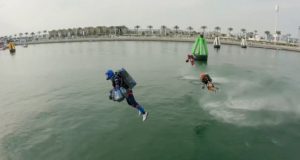 Βίντεο: Αγώνας με στολές τζετ για πρώτη φορά στο Ντουμπάι