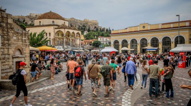 Ρεκόρ ταξιδιωτικής κίνησης το 2023: Πάνω από 32,73 εκατ. τουρίστες στην Ελλάδα – Αύξηση 15,7% στις εισπράξεις