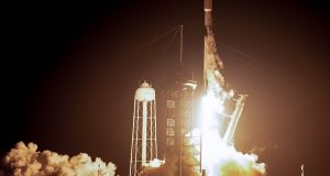 ΗΠΑ: Η εκτόξευση του Falcon 9 της εταιρείας SpaceX φιλοδοξεί…