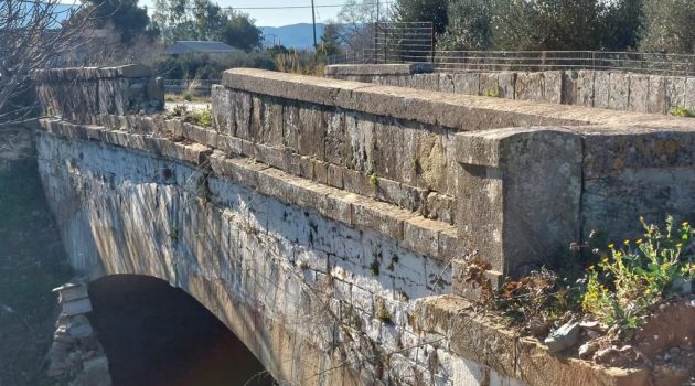 Αγρίνιο – Ερμίτσα: Το πετρόκτιστο Γεφύρι από τον καιρό του Τρικούπη που λίγοι προσέχουν (Photos)