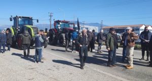 Αγρίνιο: Αγρότες έκλεισαν συμβολικά την Εθνική Οδό (Videos – Photos)