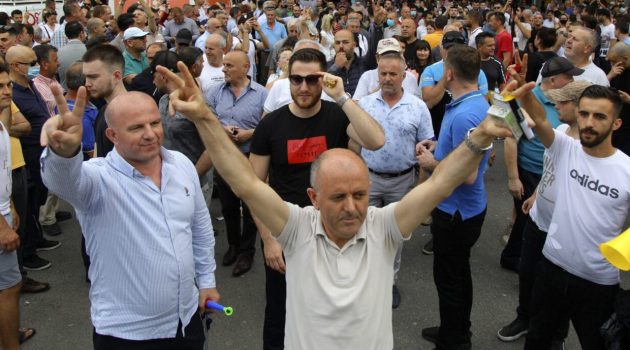 Αλβανία: Διαμαρτυρία της Ένωσης  Αγροτών, μπροστά από το Υπουργείο Γεωργίας στα Τίρανα