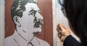 Γεωργία: Γυναίκα συνελήφθη γιατί βεβήλωσε θρησκευτική εικόνα του Στάλιν