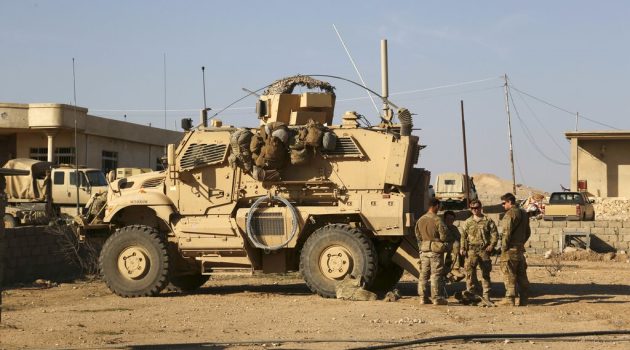 Μαχητές της Ισλαμικής Αντίστασης στο Ιράκ λένε πως στοχοθέτησαν την αεροπορική βάση αλ-Χαρίρ που φιλοξενεί αμερικανικές δυνάμεις