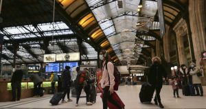 Παρίσι: Τρεις τραυματίες από επίθεση με μαχαίρι σε σιδηροδρομικό σταθμό…