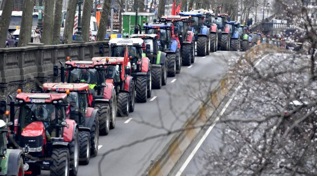 Συμβούλιο Υπουργών Γεωργίας της ΕΕ: Οι αγρότες επιστρέφουν με τα τρακτέρ τους στις Βρυξέλλες