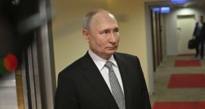 Ο Πούτιν λέει ότι προτιμά τον «πιο προβλέψιμο» Μπάιντεν από…