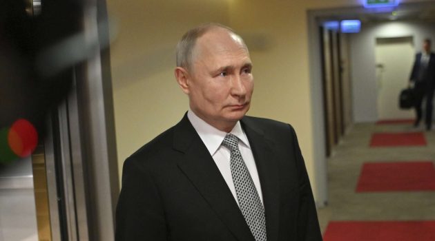 Ο Πούτιν λέει ότι προτιμά τον «πιο προβλέψιμο» Μπάιντεν από τον Τραμπ