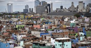 Αργεντινή: Πάνω από το 57% του πληθυσμού είναι βυθισμένο στη…