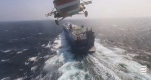 Πλοίο υπό ελληνική σημαία, που δέχθηκε επίθεση από τους Χούθι,…