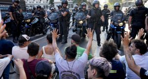 Αργεντινή: Θύελλα αντιδράσεων από την αντιπολίτευση και τα συνδικάτα για…