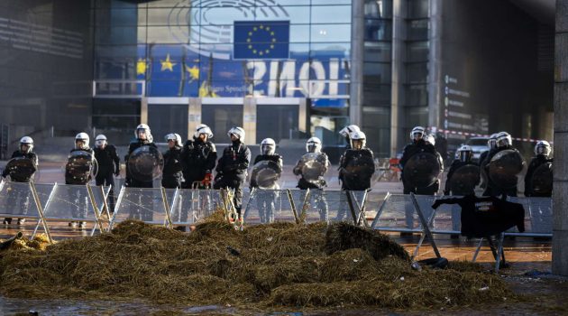 Βρυξέλλες: Το παρασκήνιο της συμφωνίας για τη χρηματοδότηση της Ουκρανίας – Οι συναντήσεις που οδήγησαν σε άρση του βέτο