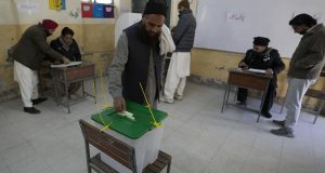 Εκλογές στο Πακιστάν: Στις κάλπες υπό δρακόντεια μέτρα ασφαλείας 128…