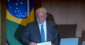 Βραζιλία: Ο πρόεδρος Λούλα ανακαλεί τον πρεσβευτή της χώρας του…