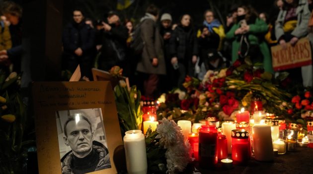 Θάνατος Ναβάλνι: Μπαράζ διαδηλώσεων κατά του Πούτιν σε πολλές Ευρωπαϊκές χώρες