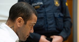Ένοχος για βιασμό ο Ντάνι Άλβες και ποινή φυλάκισης 4,5…