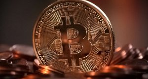 «Πετάει» πάνω από τα 60.000 δολάρια το bitcoin: Η υψηλότερη…