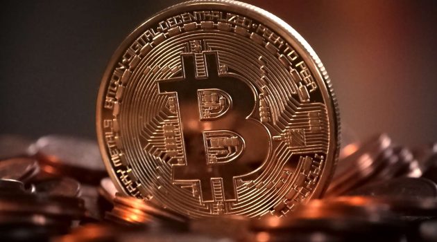 «Πετάει» πάνω από τα 60.000 δολάρια το bitcoin: Η υψηλότερη τιμή από τον Νοέμβρη του 2021