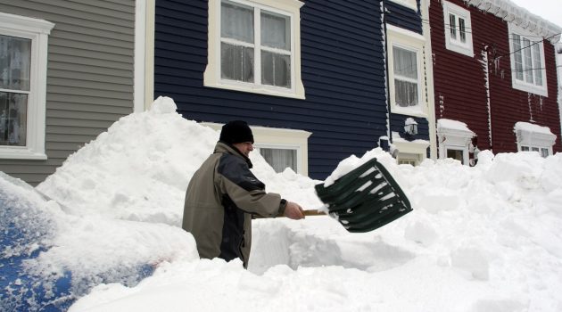 Καναδάς: Με τη βοήθεια του στρατού αντιμετωπίζεται η κατάσταση έκτακτης ανάγκης από την χιονοθύελλα που έπληξε τις ανατολικές ακτές