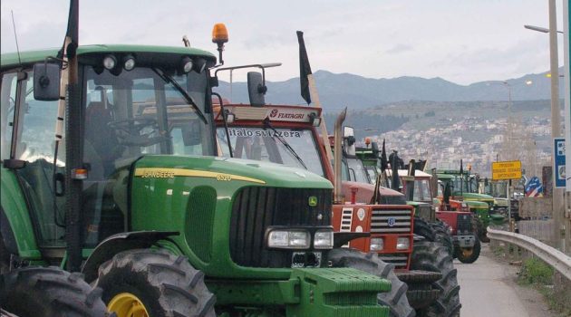 Noμοθετική ρύθμιση για την επιστροφή του ΕΦΚ στους αγρότες – Συνεχίζονται οι κινητοποιήσεις