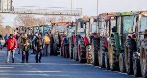 Σε ρυθμούς συλλαλητηρίου οι αγρότες – Κόντρα για τα τρακτέρ…