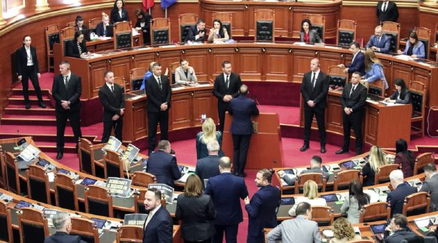 Αλβανία: «Πράσινο» φως από το κοινοβούλιο για την ιταλοαλβανική συμφωνία για μεταναστευτικό