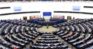 Στα ύψη η πολιτική αντιπαράθεση για το ψήφισμα του Ευρωκοινοβουλίου…