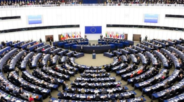 Στα ύψη η πολιτική αντιπαράθεση για το ψήφισμα του Ευρωκοινοβουλίου για την ελευθερία του τύπου στην Ελλάδα