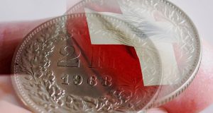 Ελβετία: Οι πολίτες επιλέγουν τα μετρητά παρά την αύξηση της…