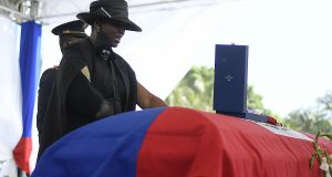 Αϊτή: Κατηγορητήριο για τη δολοφονία του συζύγου της πρώην προέδρου…