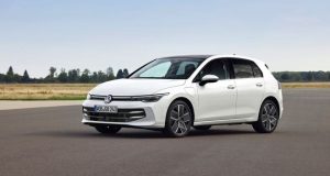 Η VW γιορτάζει 50 χρόνια Golf με φωτιζόμενο σήμα στη…