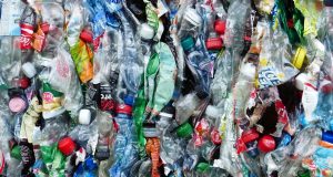 Οι εταιρίες πλαστικών εξαπάτησαν το κοινό σχετικά με την ανακύκλωση,…