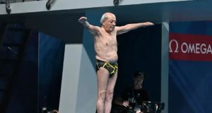 Κολυμβητής 100 χρονών βούτηξε στο Παγκόσμιο Πρωτάθλημα Υγρού Στίβου [βίντεο]