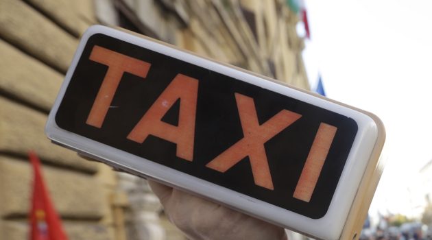 Ρουμανία: Κινητοποίηση των ιδιοκτητών Ταξί που διεκδικούν ίση μεταχείριση με τις πλατφόρμες μεταφοράς επιβατών  