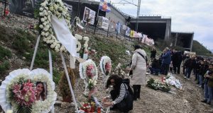 Τέμπη: Διασώστες του ΕΚΑΒ θυμούνται την τραγωδία – «Ήταν μία…