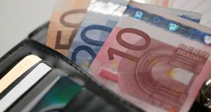Έρευνα: Τέλος τα μετρητά για 7 στους 10 Έλληνες –…