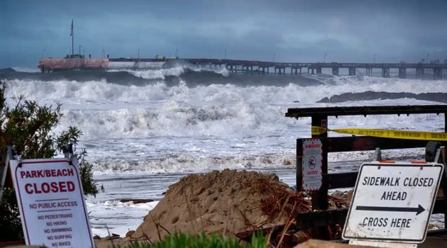 Σε έκτακτη ανάγκη η Καλιφόρνια: Ο «Ανανάς Εξπρές» φέρνει πλημμύρες, χιόνια και μπλακ-άουτ [Βίντεο]