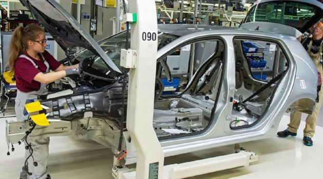 Αυτοκινητοβιομηχανία: Η ηλεκτροκίνηση μειώνει τους εργαζόμενους στους προμηθευτές
