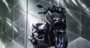 Το 2024 φέρνει τα ανανεωμένα sport scooters Yamaha XMAX 300…