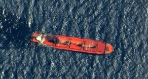 «Απειλή στο περιβάλλον και τη ναυσιπλοΐα» το πλοίο που βυθίστηκε…