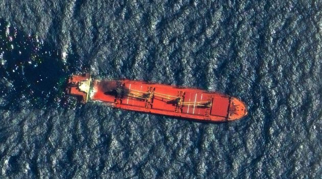 «Απειλή στο περιβάλλον και τη ναυσιπλοΐα» το πλοίο που βυθίστηκε στην Ερυθρά Θάλασσα από τους Χούθι