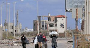 Πυρά εναντίον πεινασμένου πλήθους στη Γάζα – Επιχειρήσεις στη Ράφα…