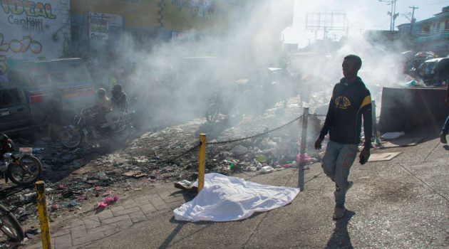 Αϊτή: Δεκατέσσερα πτώματα εντοπίστηκαν σε προάστιο της Πορτ-ο-Πρενς – Εν αναμονή δημιουργίας μεταβατικού κυβερνητικού σχήματος